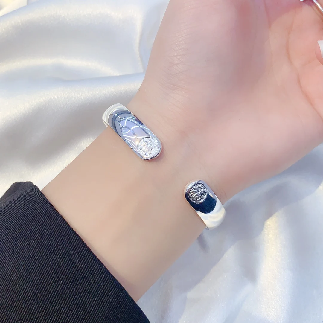 Sterling 999 Silver Bracelet for Women and Men Vintage Classic Style Collectables Fully Hand Crafted Opened End Band Adjustable
Sterling 999 Silver Bracelet for Women and Men Vintage Classic Style Collectables Fully Hand Crafted Opened End Band Adjustable