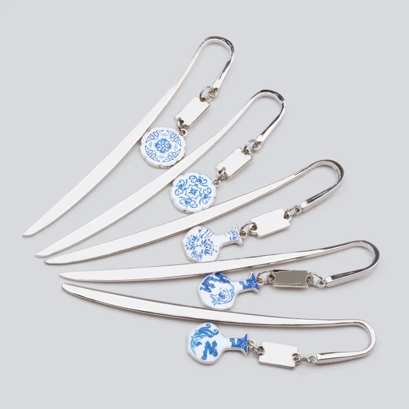 Chinese Traditional Blue and White Porcelain Metal Bookmark Dragon Phoenix Pattern Bottle Blessing Good Luck Pendant Bookmarks
Chinese Traditional Blue and White Porcelain Metal Bookmark Dragon Phoenix Pattern Bottle Blessing Good Luck Pendant Bookmarks