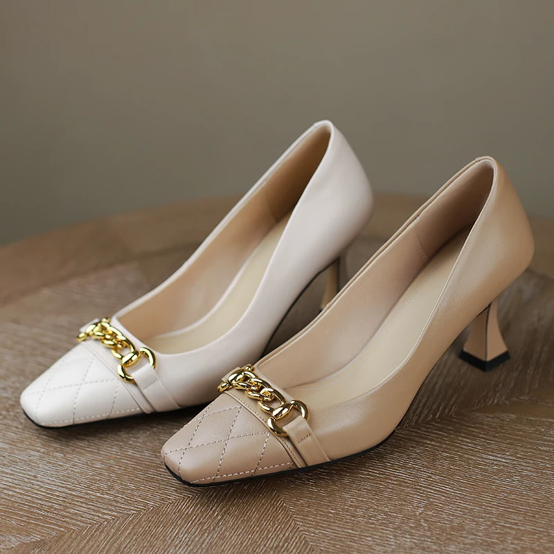 2022 Women's pumps natural leather 22-24.5cm cowhide upper full leather Diamond lattice metal square toe retro womens shoes
2022 Women's pumps natural leather 22-24.5cm cowhide upper full leather Diamond lattice metal square toe retro womens shoes