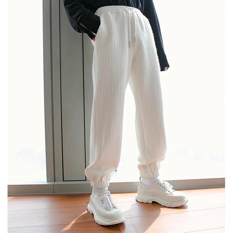 Streetwear Men New Black Casual Pants 2022 Fashion Vintage Loose Versatile Straight Cylinder Drawstring Sweatpants Autumn Female
Streetwear Men New Black Casual Pants 2022 Fashion Vintage Loose Versatile Straight Cylinder Drawstring Sweatpants Autumn Female