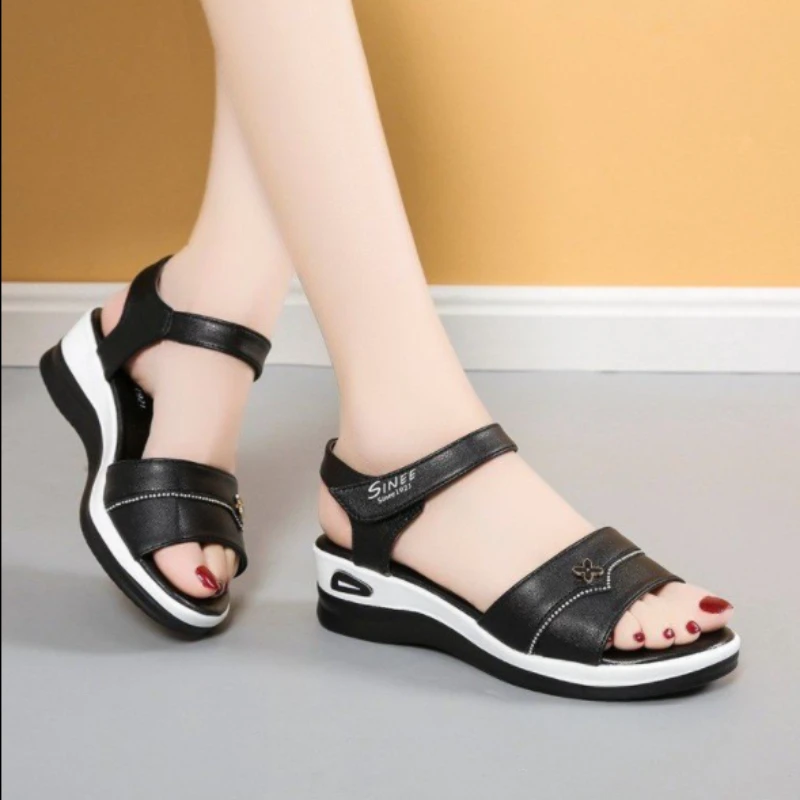 2022 Summer New Fashion Women's Shoes Casual Sports Shoes Barefoot Dad Shoes Flat Sandals Platform Shoes Women Sandals
2022 Summer New Fashion Women's Shoes Casual Sports Shoes Barefoot Dad Shoes Flat Sandals Platform Shoes Women Sandals