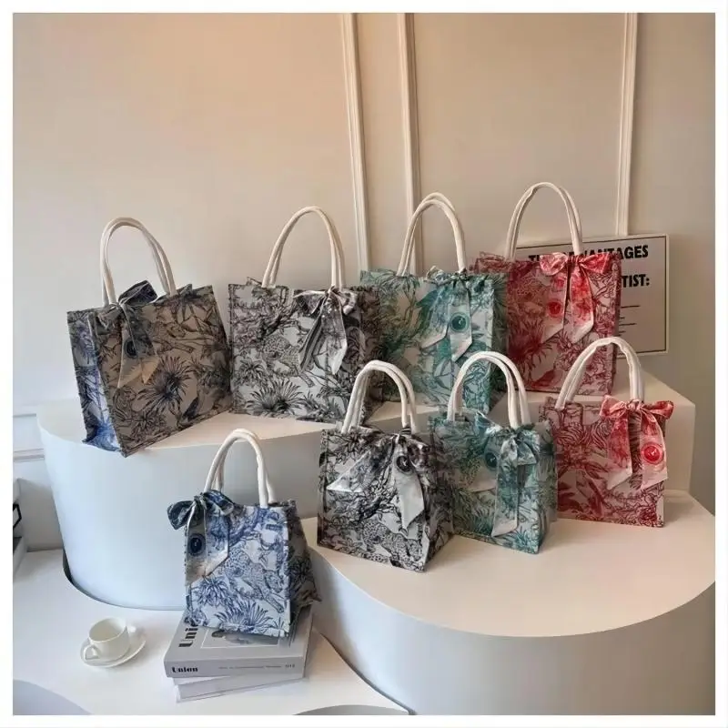 Handbag Women's Personalized Fashion Printing Large Capacity Canvas Book Handbag Women's Commuting Shoulder Bag
Handbag Women's Personalized Fashion Printing Large Capacity Canvas Book Handbag Women's Commuting Shoulder Bag