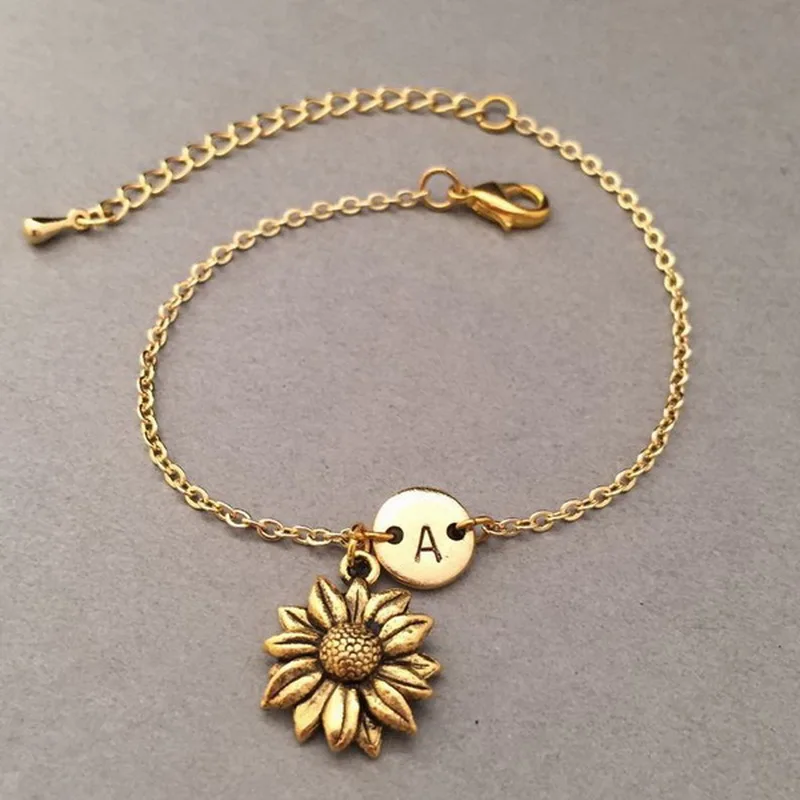 Classic Daisy Bracelet for Women Charm Gold Color Vintage Handmade Flower Pendant Bracelet Bangle Wedding Trendy Jewelry Gift
Classic Daisy Bracelet for Women Charm Gold Color Vintage Handmade Flower Pendant Bracelet Bangle Wedding Trendy Jewelry Gift