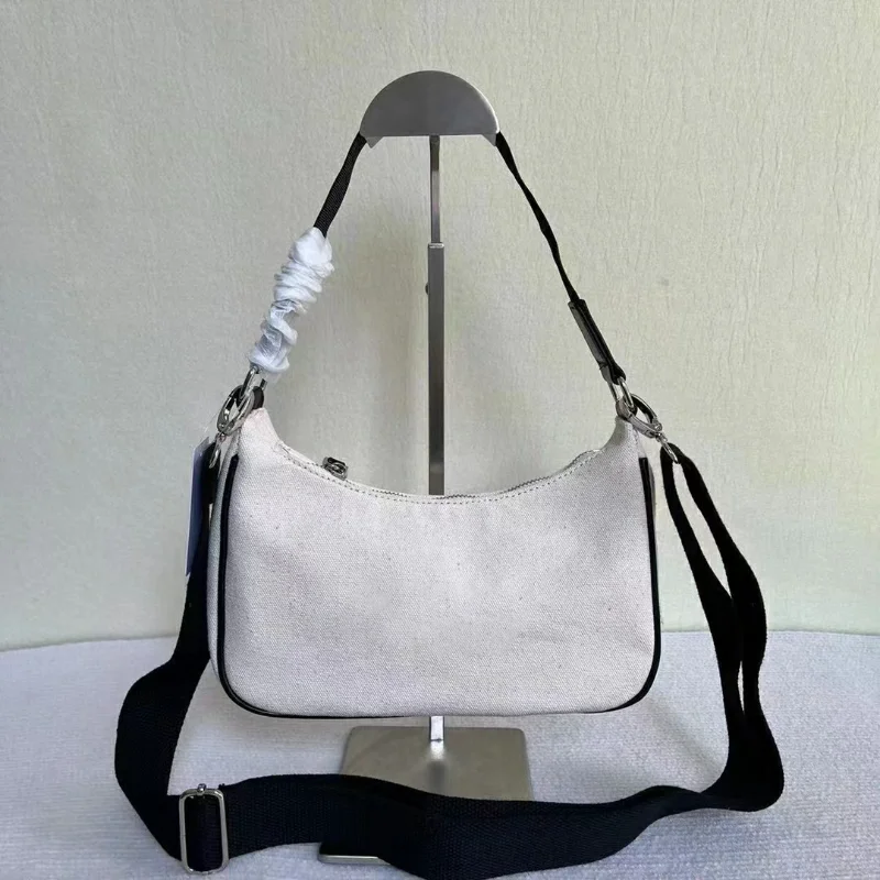 Guess05 bag shoulder bag is suitable for girls' fashion items with multiple colors available
Guess05 bag shoulder bag is suitable for girls' fashion items with multiple colors available