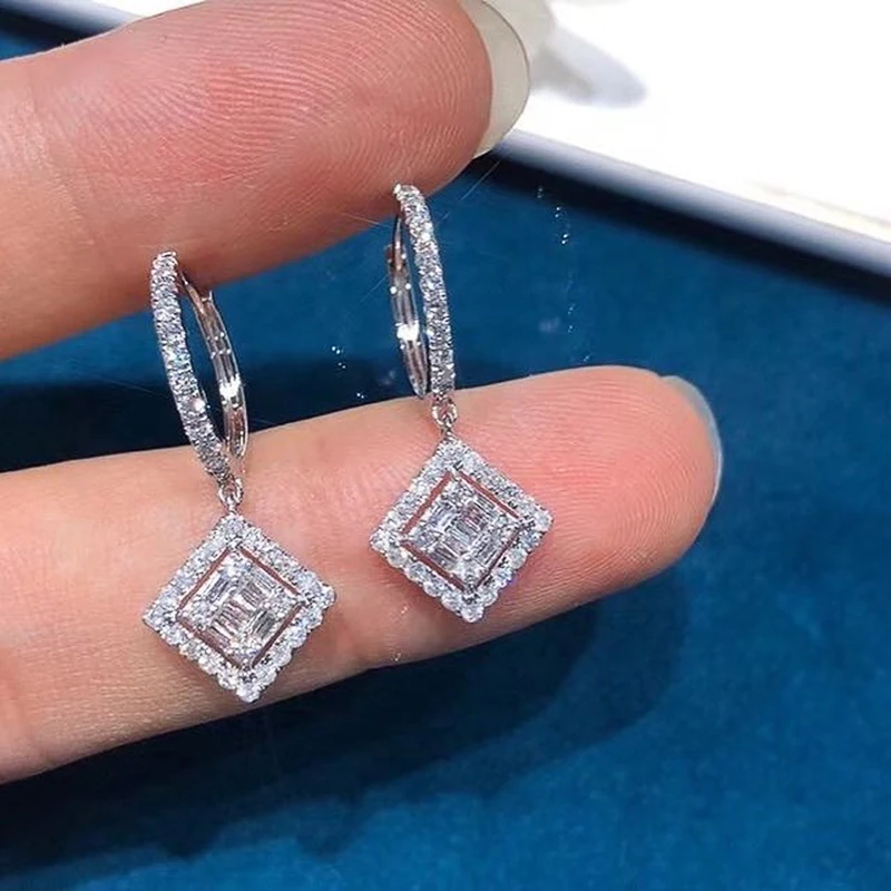 NEW Luxury Silver Color Dangle Earrings for Women Square Pendant Fashion Bride Wedding Earrings Good Quality Female Jewelry
NEW Luxury Silver Color Dangle Earrings for Women Square Pendant Fashion Bride Wedding Earrings Good Quality Female Jewelry