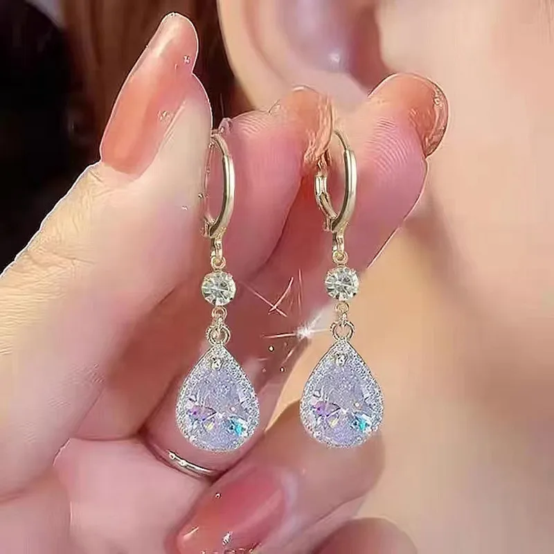 Elegant Fashion Zircon Water Drop Earrings for Women 2023 New Couple Engagement Earring Birthday Party Anniversary Gift Jewelry
Elegant Fashion Zircon Water Drop Earrings for Women 2023 New Couple Engagement Earring Birthday Party Anniversary Gift Jewelry