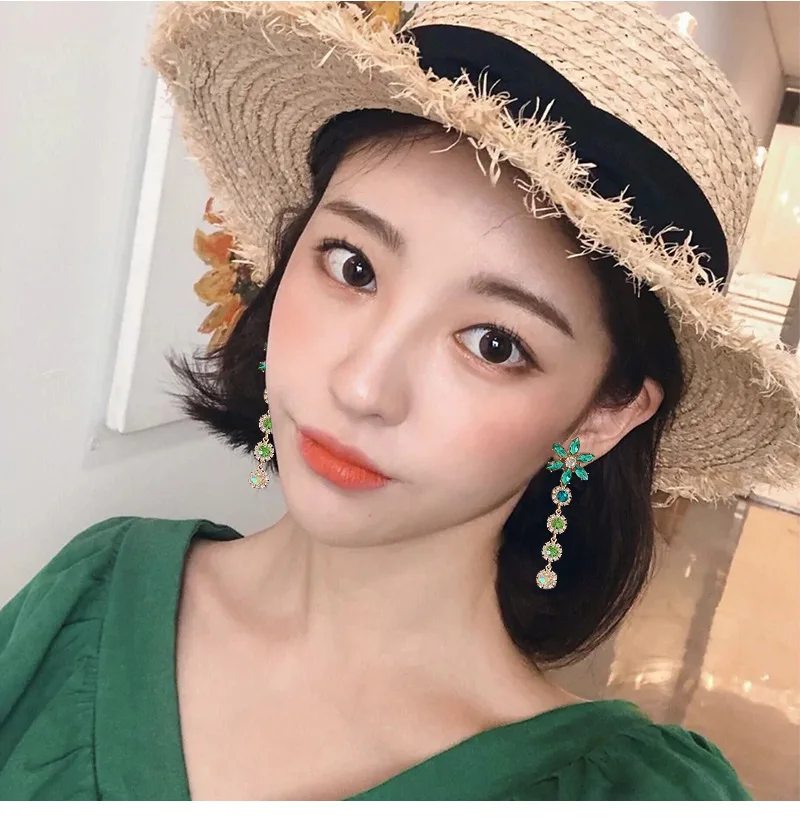 Retro Temperament Earrings Green Crystal Tassel Earrings S925 Silver Needle Exaggerated Court Style Personalized Earrings
Retro Temperament Earrings Green Crystal Tassel Earrings S925 Silver Needle Exaggerated Court Style Personalized Earrings
