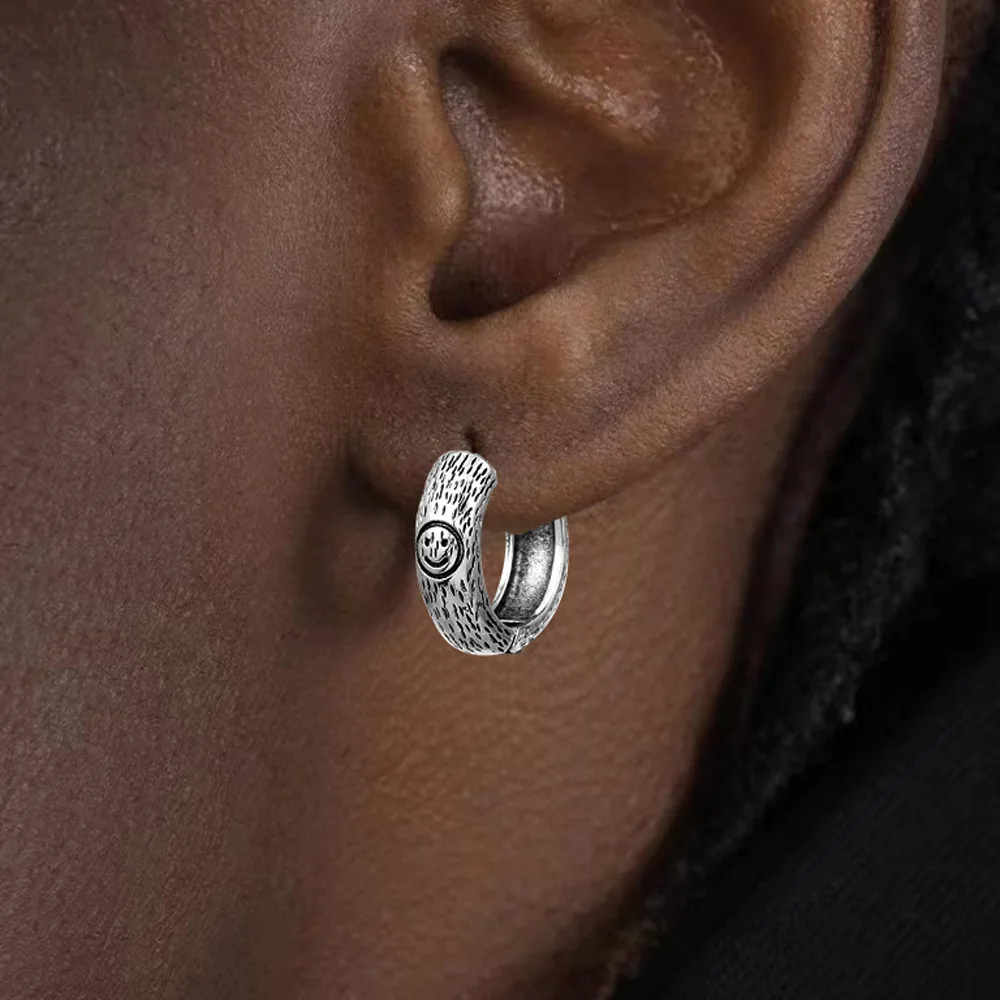 Round Metal Earrings Can Be Used As Party Gifts For Hip Hop Men's And Women's Accessories In Europe And America
Round Metal Earrings Can Be Used As Party Gifts For Hip Hop Men's And Women's Accessories In Europe And America