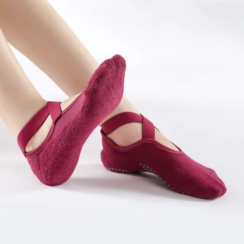 OEING Yoga Socks for Women Non-Slip Grips Straps Bandage Cotton Floor Sock Ideal for Pure Barre Ballet Dance Barefoot Workout
OEING Yoga Socks for Women Non-Slip Grips Straps Bandage Cotton Floor Sock Ideal for Pure Barre Ballet Dance Barefoot Workout