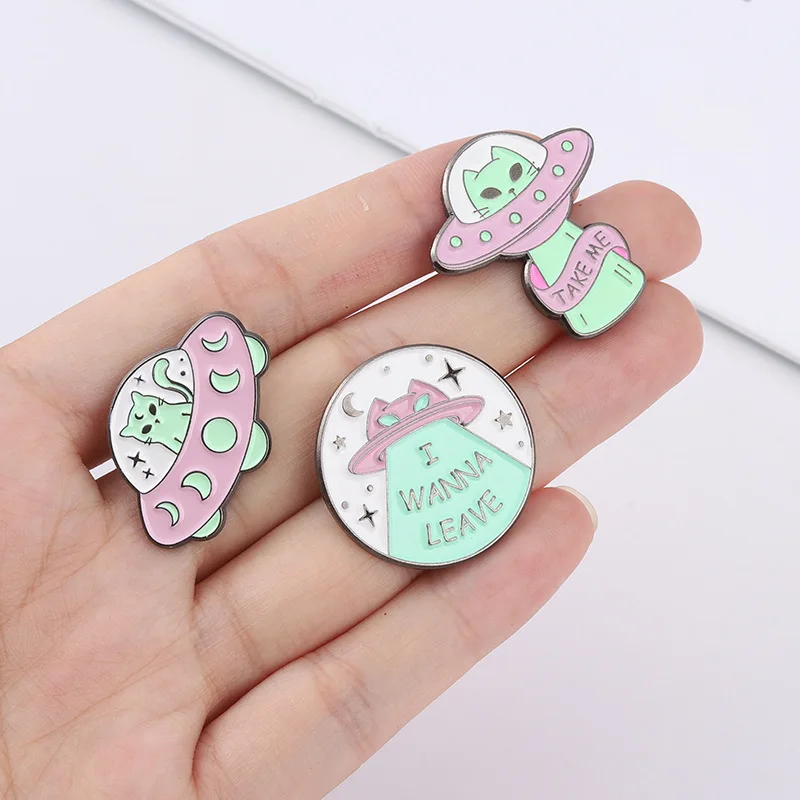 Cartoon UFO Alien Cat Brooch Creative spaceship brooch Creative Alien Cat Brooch Cute Men Women Enamel pins Badges Pin
Cartoon UFO Alien Cat Brooch Creative spaceship brooch Creative Alien Cat Brooch Cute Men Women Enamel pins Badges Pin