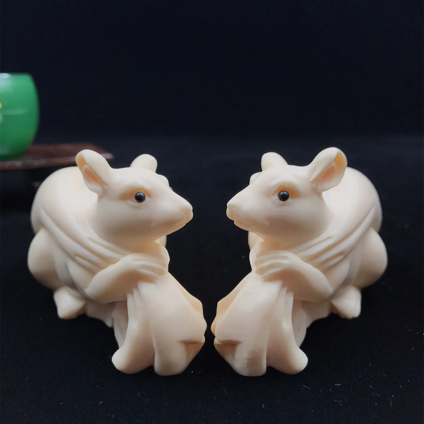 Ivory Nut Carved Bag Money Counting Decoration Ivory Nut Amass Fortunes Money Counting Home Decoration Craft Gift 
Ivory Nut Carved Bag Money Counting Decoration Ivory Nut Amass Fortunes Money Counting Home Decoration Craft Gift
