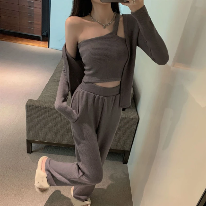 Woman Autumn Knitted Sweater Suit Female Casual Temperament Vest Knitted Jacket and Elastic Pants Three-piece Sets Outfits G15
Woman Autumn Knitted Sweater Suit Female Casual Temperament Vest Knitted Jacket and Elastic Pants Three-piece Sets Outfits G15
