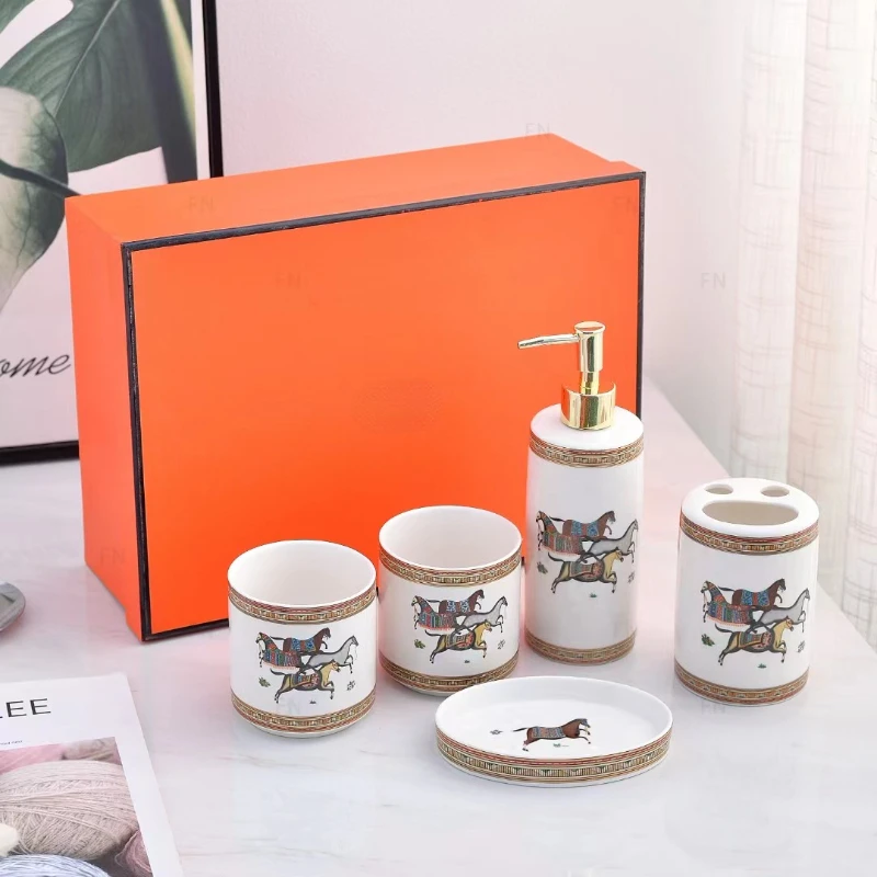 European Style Ceramic Bathroom 5-piece Suite, Cup, Tray and Toothbrush Holder, Decoration Home and Hotel, Gift for Friends 
European Style Ceramic Bathroom 5-piece Suite, Cup, Tray and Toothbrush Holder, Decoration Home and Hotel, Gift for Friends