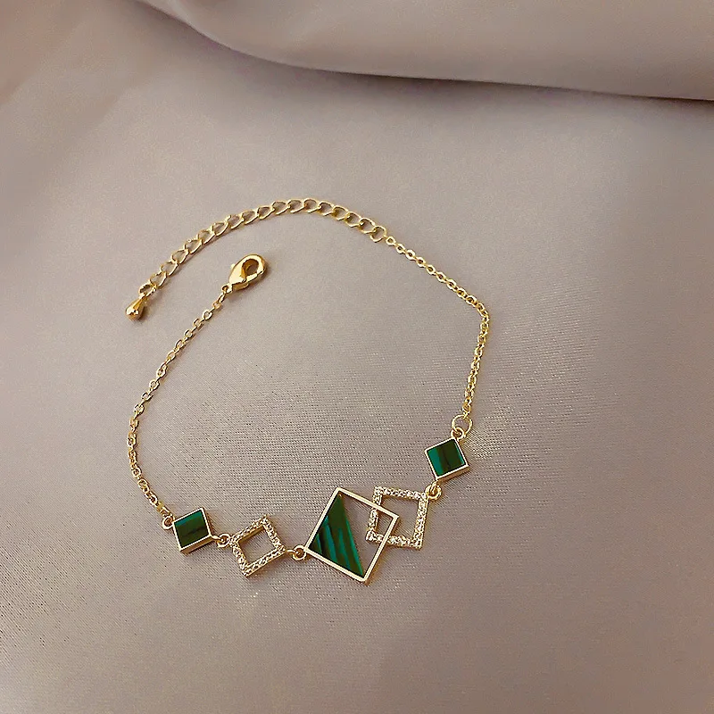 Real gold electroplating flash diamond square bracelet female ins trendy fashion simple bracelet girlfriends couple bracelets
Real gold electroplating flash diamond square bracelet female ins trendy fashion simple bracelet girlfriends couple bracelets