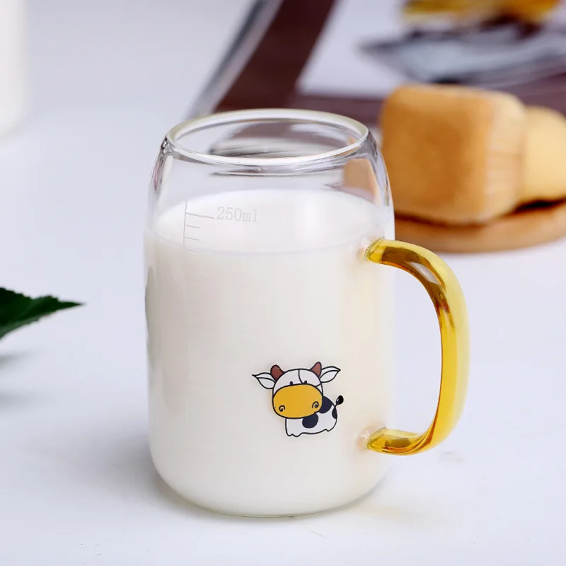 Cartoon Glass Mug with Lid Handle Measuring Pipette Kid Milk Mug Glass Cup Microwaveable Cute Breakfast Coffee Cup with Scale
Cartoon Glass Mug with Lid Handle Measuring Pipette Kid Milk Mug Glass Cup Microwaveable Cute Breakfast Coffee Cup with Scale
