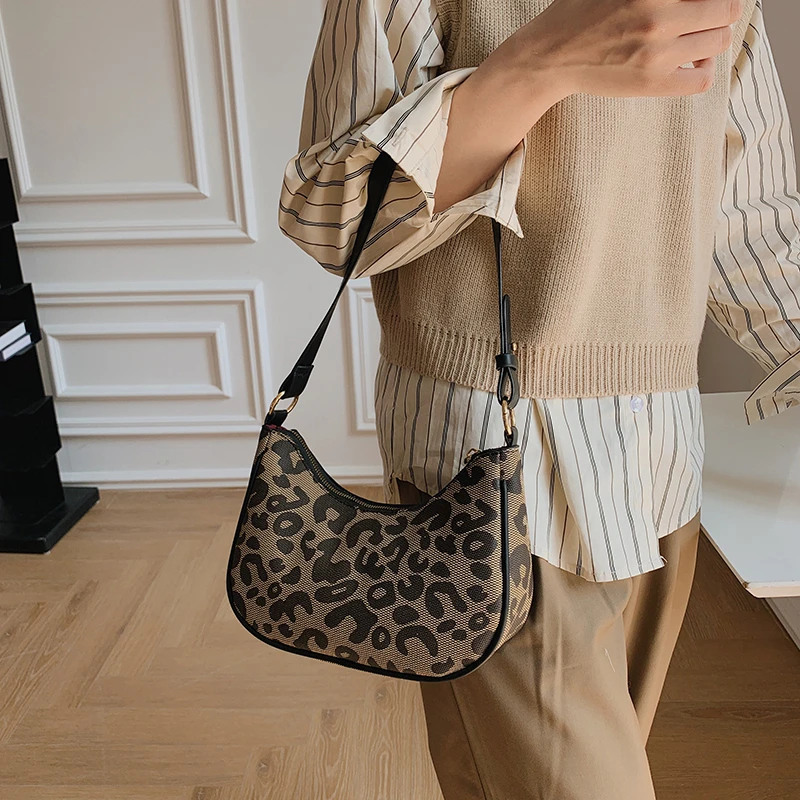 Leopard Printed Shoulder Messenger Bag Simple Crossbody Bags Fashion PU Leather Casual Women Handbags Totes Clutch Bag
Leopard Printed Shoulder Messenger Bag Simple Crossbody Bags Fashion PU Leather Casual Women Handbags Totes Clutch Bag