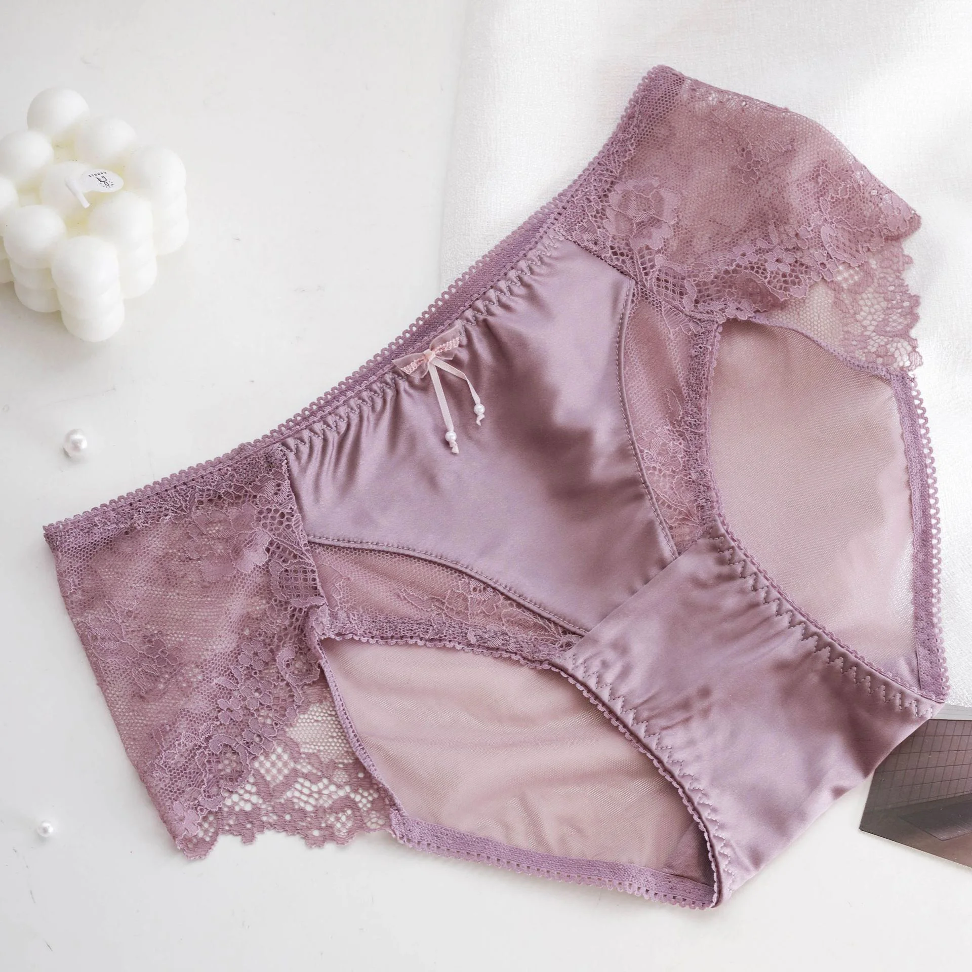 Soft Satin Lace Patchwork Non-marking Briefs Sexy Ice Silk Breathable Lace Comfortable Panties Women Low Rise Triangle Panties
Soft Satin Lace Patchwork Non-marking Briefs Sexy Ice Silk Breathable Lace Comfortable Panties Women Low Rise Triangle Panties
