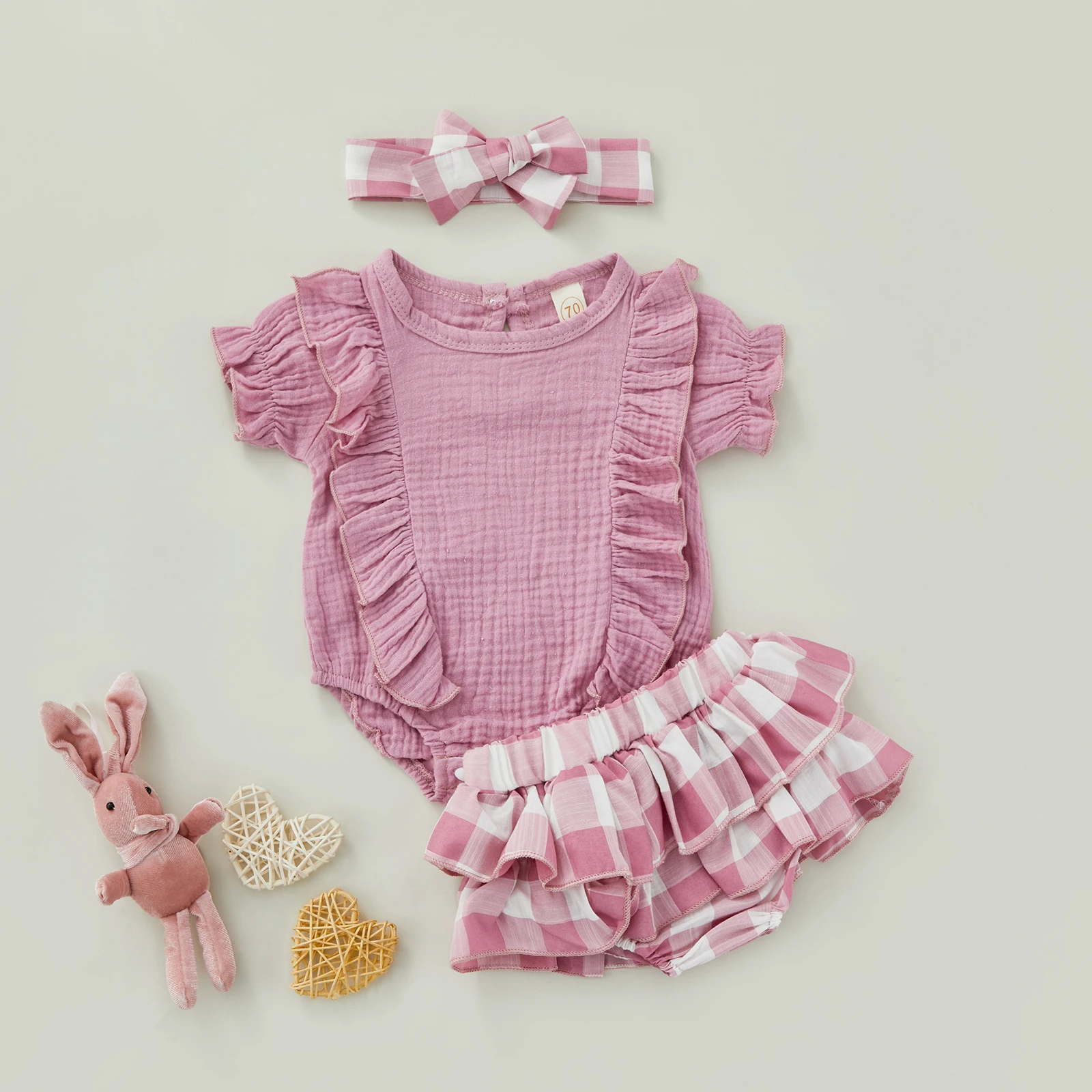 Newborn Girl Three-Piece Outfits Cotton linen Short Sleeve Solid Romper Plaid Ruffle Shorts Headband 3pcs Baby Clothing
Newborn Girl Three-Piece Outfits Cotton linen Short Sleeve Solid Romper Plaid Ruffle Shorts Headband 3pcs Baby Clothing