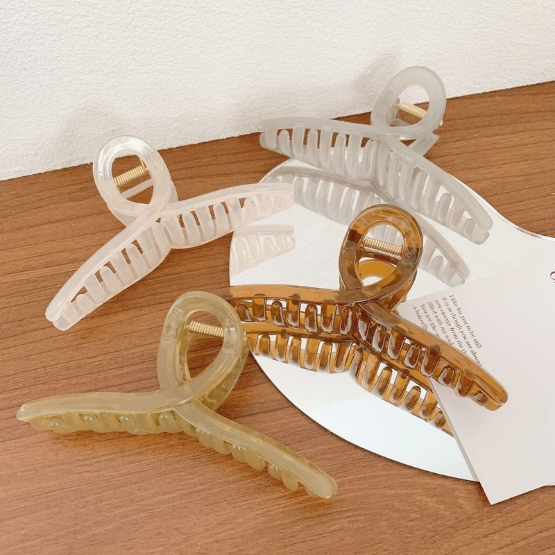 Fashion Women Hair Clips Large 13cm Plastic Hair Claw Elegant Solid Color Claw Clip Girl Hair Clip Hair Accessories Hairclip New
Fashion Women Hair Clips Large 13cm Plastic Hair Claw Elegant Solid Color Claw Clip Girl Hair Clip Hair Accessories Hairclip New