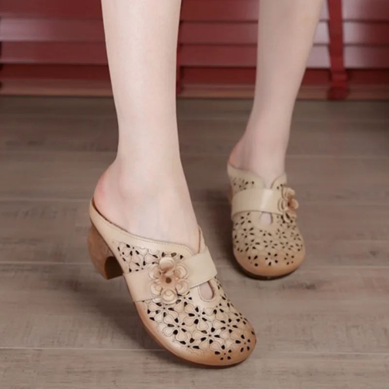 5cm Authentic Elegance Women Slippers Designer Hollow Slip on Summer Fashion Appliques Flower Genuine Leather Chunky Heels Shoes
5cm Authentic Elegance Women Slippers Designer Hollow Slip on Summer Fashion Appliques Flower Genuine Leather Chunky Heels Shoes
