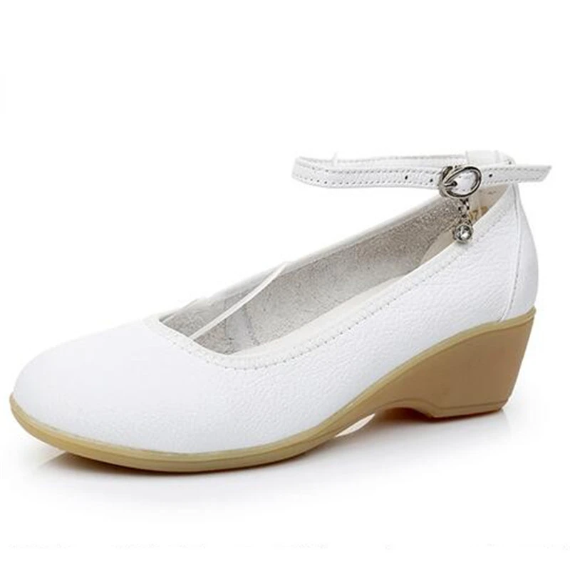 Женские кожаные туфли на танкетке, белые туфли из мягкой воловьей кожи с нескользящей подошвой, размер 32-40, 2022
Женские кожаные туфли на танкетке, белые туфли из мягкой воловьей кожи с нескользящей подошвой, размер 32-40, 2022