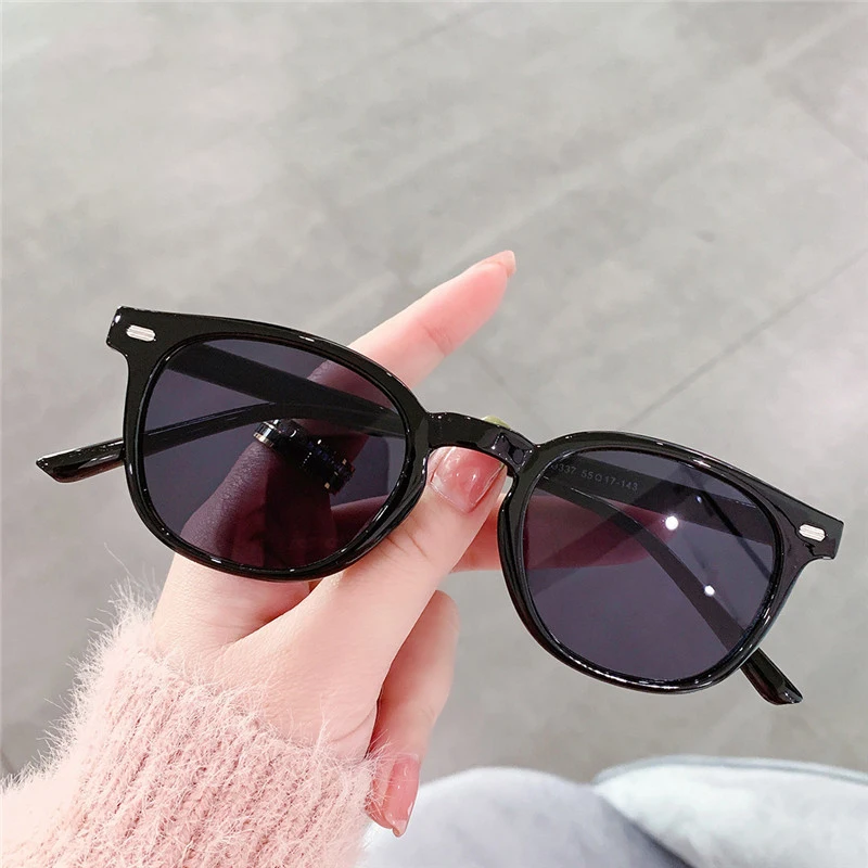 2022 Retro Round Sunglasses Women Luxury Brand Designer Vintage Small Frame Sun Glasses Men Black Driving Eyewear Gafas De Sol
2022 Retro Round Sunglasses Women Luxury Brand Designer Vintage Small Frame Sun Glasses Men Black Driving Eyewear Gafas De Sol