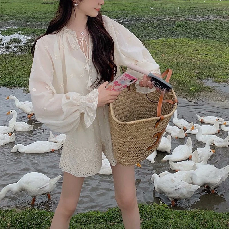 Two Piece Embroidered Top and Shorts Set Fresh Sweet Princess Style Lace Pullover Holiday Style Casual Round Neck Loose Shirt
Two Piece Embroidered Top and Shorts Set Fresh Sweet Princess Style Lace Pullover Holiday Style Casual Round Neck Loose Shirt