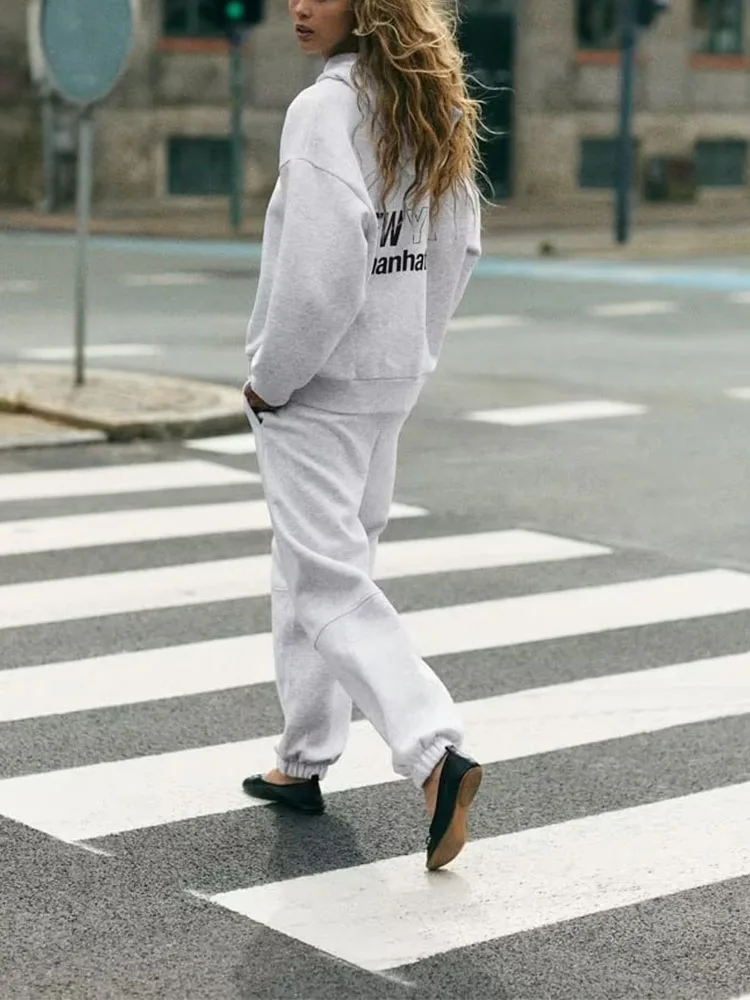 New Autumn and Winter Women's Casual Retro Printed Hooded Sweatshirt + Sports Buckled Jogging Pants
New Autumn and Winter Women's Casual Retro Printed Hooded Sweatshirt + Sports Buckled Jogging Pants