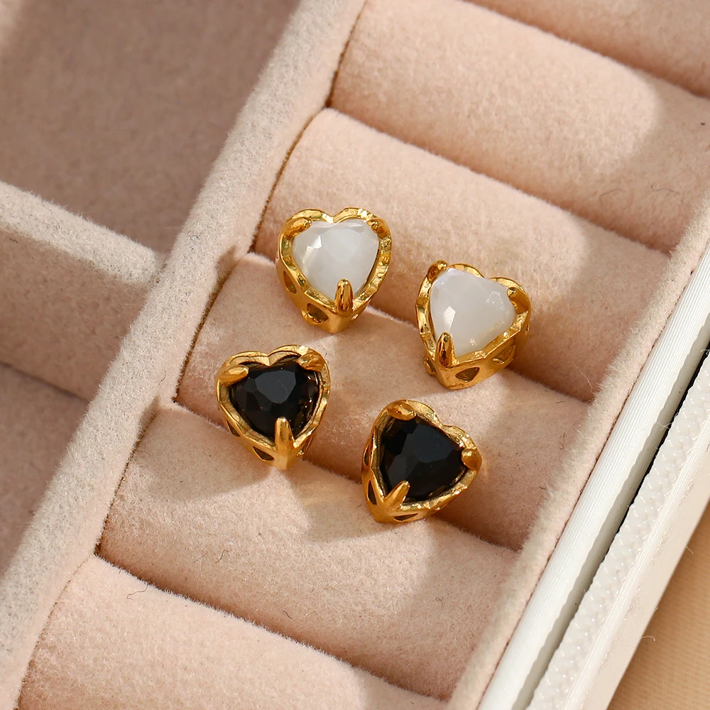 E.B.belle 2021 New Original Design Creative Hollow Waterdrop Heart Shape Black White Zircon Heart Stud Earrings For Women
E.B.belle 2021 New Original Design Creative Hollow Waterdrop Heart Shape Black White Zircon Heart Stud Earrings For Women