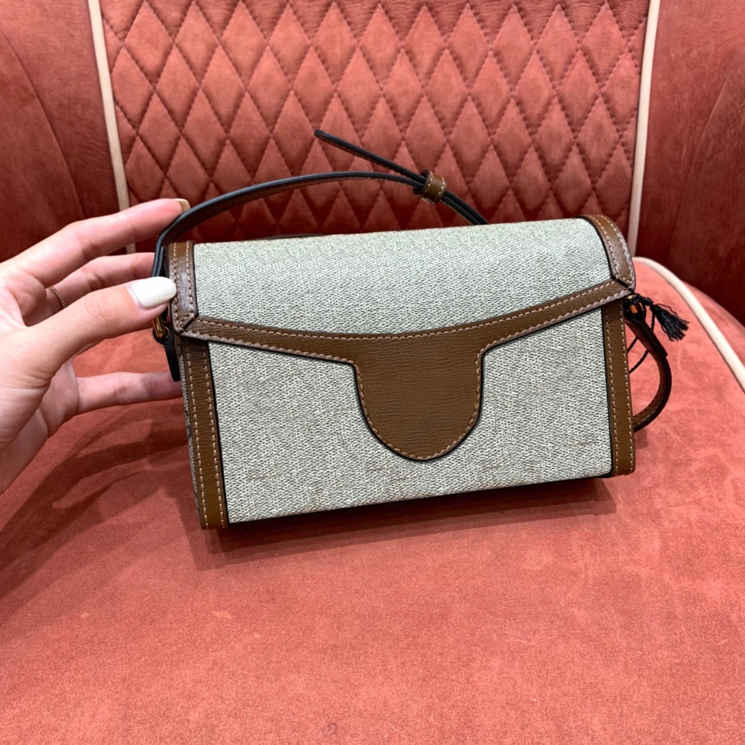 Новинка 2022, роскошная дизайнерская женская сумка через плечо, Повседневная модная сумка-мессенджер для телефона, сумка-кошелек из ПВХ
Новинка 2022, роскошная дизайнерская женская сумка через плечо, Повседневная модная сумка-мессенджер для телефона, сумка-кошелек из ПВХ