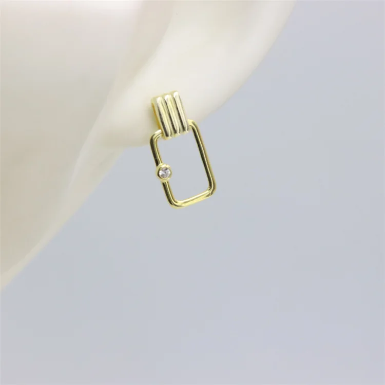 ZFSILVER Lovely Fashion S925 Sterling Silver Diamond-set Rectangle Stud Earrings Jewelry For Women Charm Party Gifts Sweet Girl
ZFSILVER Lovely Fashion S925 Sterling Silver Diamond-set Rectangle Stud Earrings Jewelry For Women Charm Party Gifts Sweet Girl