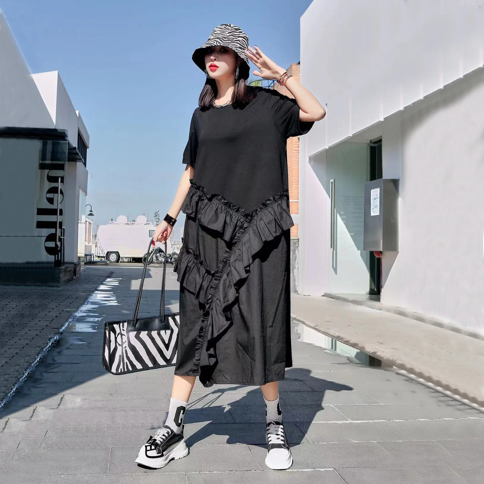 SuperAen 2022 Short Sleeved Summer New O Neck Patchwork Ruffle Slim Mid-Calf A-LINE Casual Woman Dress
SuperAen 2022 Short Sleeved Summer New O Neck Patchwork Ruffle Slim Mid-Calf A-LINE Casual Woman Dress