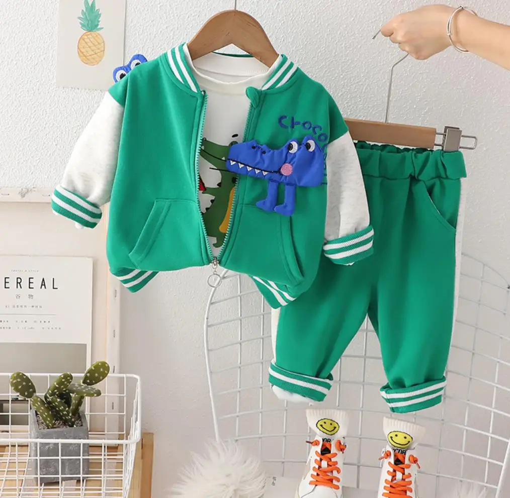 Комплект одежды для мальчиков из 3 предметов, бейсбольная куртка + рубашка + штаны
Комплект одежды для мальчиков из 3 предметов, бейсбольная куртка + рубашка + штаны