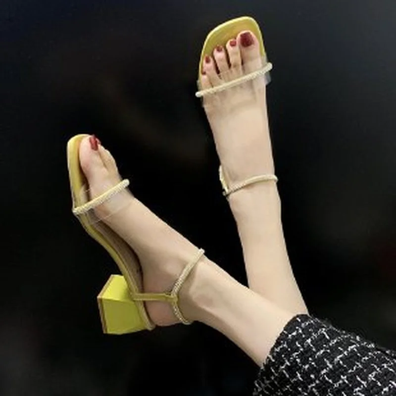 Summer new rhinestone sandals all-match one-word buckle open-toe thick-heeled high-heeled sandals 2022 new women's shoes trend 
Summer new rhinestone sandals all-match one-word buckle open-toe thick-heeled high-heeled sandals 2022 new women's shoes trend