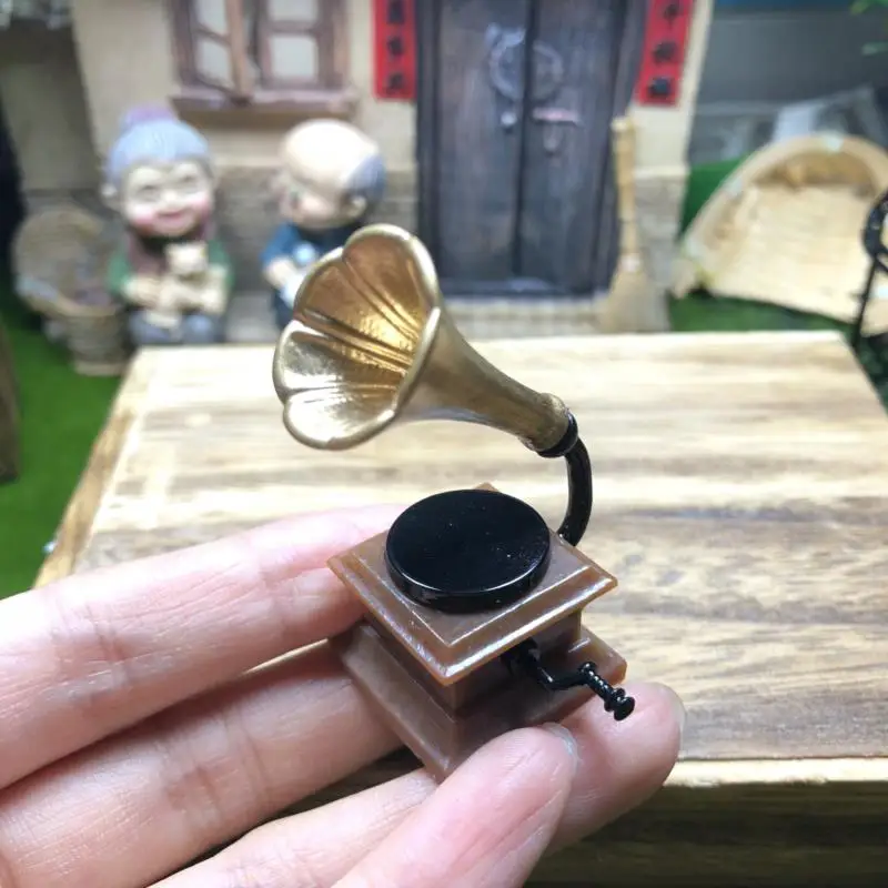 1/12 Dollhouse Miniature Accessories Mini Retro Phonograph Simulation Furniture Model Toys for Doll House Decoration
1/12 Dollhouse Miniature Accessories Mini Retro Phonograph Simulation Furniture Model Toys for Doll House Decoration