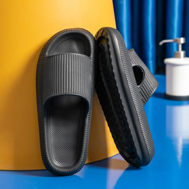 2022 Summer slippers Men and women indoor high soft soles sandals trend slide-smooth beach shoes slippers large size
2022 Summer slippers Men and women indoor high soft soles sandals trend slide-smooth beach shoes slippers large size