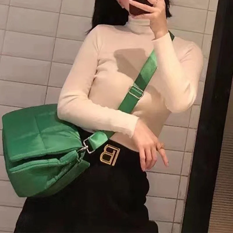 New Nylon Women's Shoulder Bag Folds Rhombus Embroidery Thread Underarm Bag Niche Design Simple Handbags for Women 2022
New Nylon Women's Shoulder Bag Folds Rhombus Embroidery Thread Underarm Bag Niche Design Simple Handbags for Women 2022