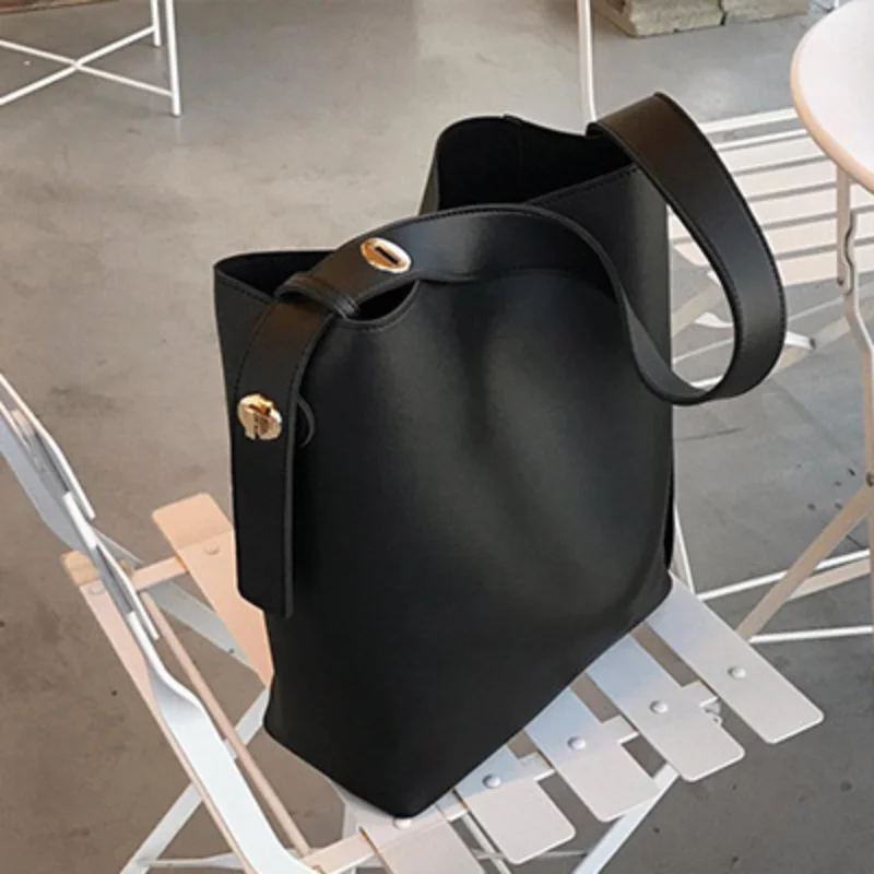 New Simple Shoulder Bag Bucket Women's Bag ins Fashion Crossbody Bag Large Capacity Shoulder Bag
New Simple Shoulder Bag Bucket Women's Bag ins Fashion Crossbody Bag Large Capacity Shoulder Bag