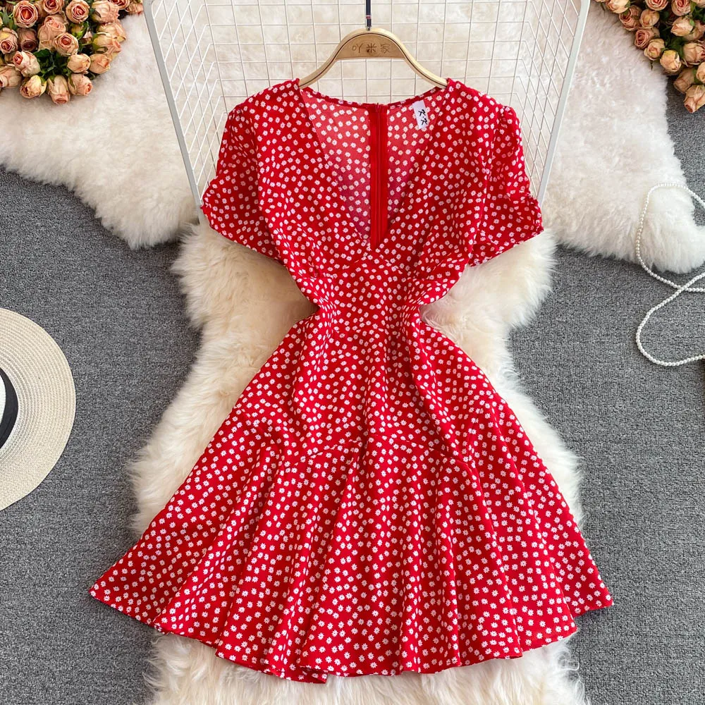 Retro Super Fairy First Love Platycodon Grandiflorum Dress Hepburn Style Bubble Sleeve V-neck Floral Ruffle Dress Summer
Retro Super Fairy First Love Platycodon Grandiflorum Dress Hepburn Style Bubble Sleeve V-neck Floral Ruffle Dress Summer