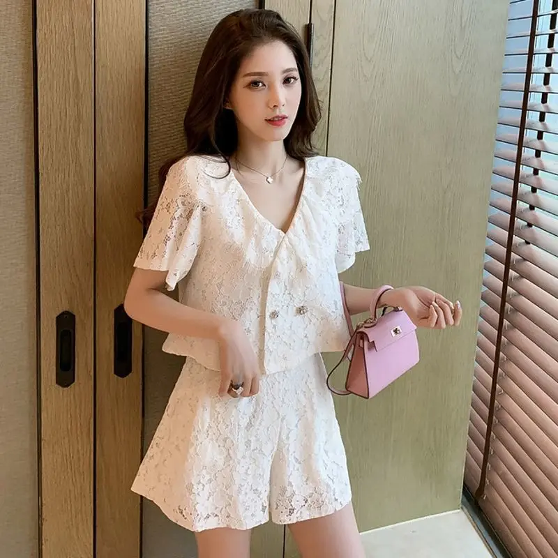 Women 2022 Summer New Fashion Sweet Suits Female Lace Hollow Out Solid Shirts + Loose Casual Shorts Ladies Two-piece Sets Y157
Women 2022 Summer New Fashion Sweet Suits Female Lace Hollow Out Solid Shirts + Loose Casual Shorts Ladies Two-piece Sets Y157
