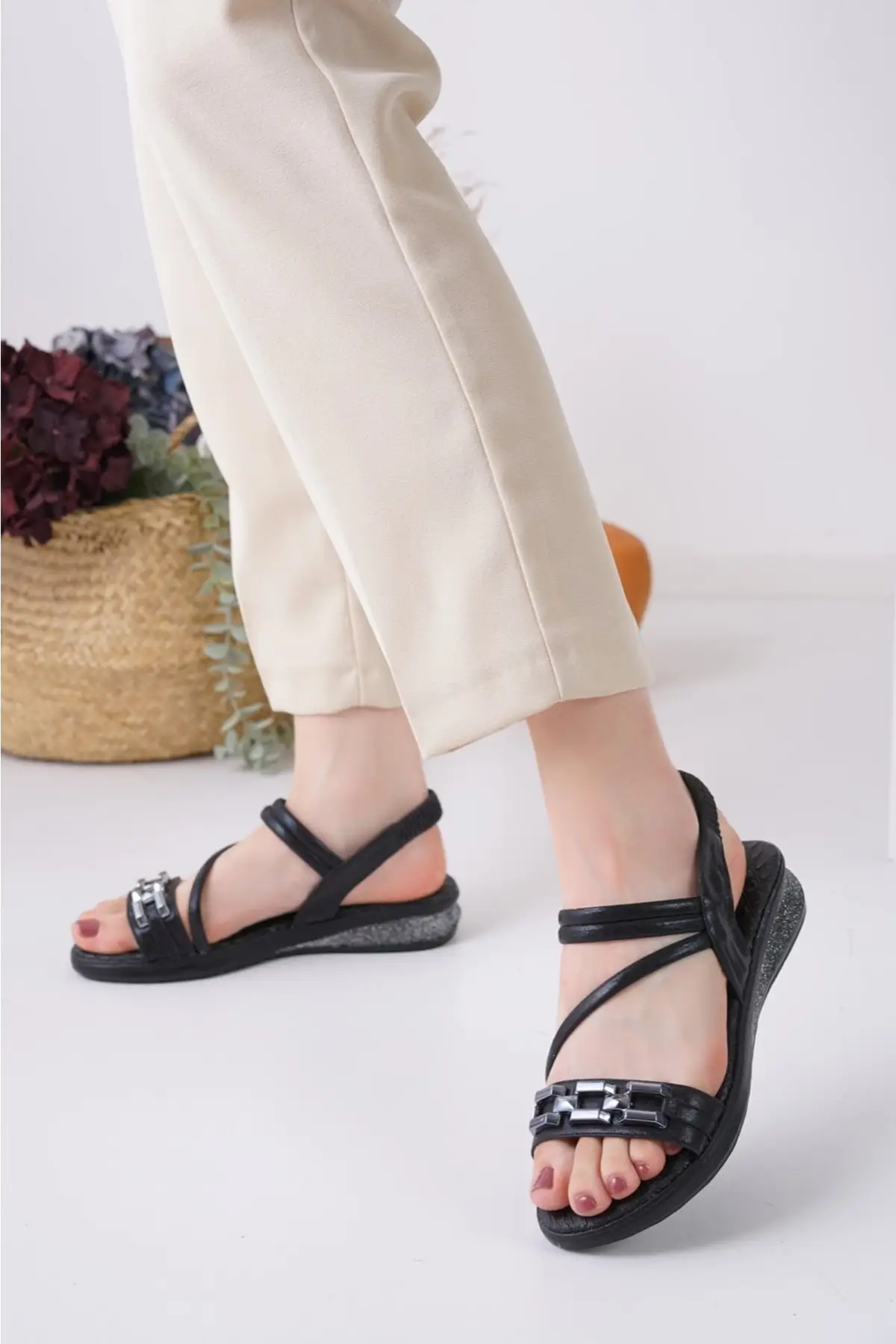 Women Sandals Black Buckle Detailed Elastic Back Casual Stylish Summer Comfort Breathable Casual Ladies Sandals
Women Sandals Black Buckle Detailed Elastic Back Casual Stylish Summer Comfort Breathable Casual Ladies Sandals