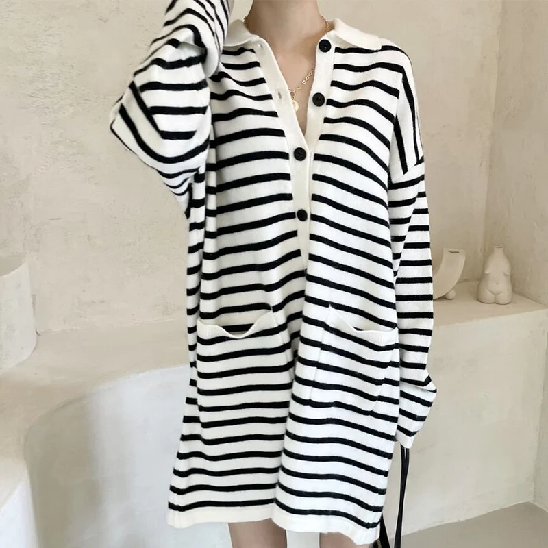 Clothland Women Basic Elegant Striped Knitted Dress Knitwear Long Sleeve Pockets Female Chic Mini Sweater Dresses QA943
Clothland Women Basic Elegant Striped Knitted Dress Knitwear Long Sleeve Pockets Female Chic Mini Sweater Dresses QA943