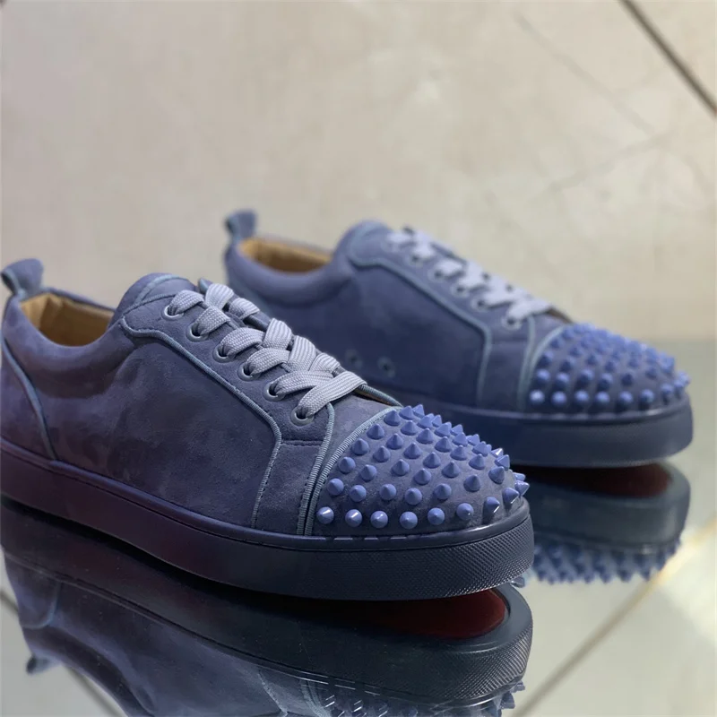 

Deluxe Men's Low Top Casual Flat Sneakers With Red Soles Women's Simple Atmospheric Leather Toe Studded Wedding Spikes