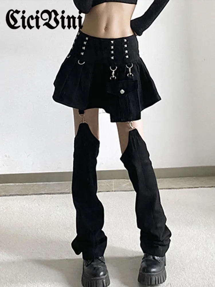 CiciVini Y2K Gothic Dark Overalls Detachable Trousers Two Wear Trousers Black Hollow Rivet Motorcycle Skirt Pants Fashion
CiciVini Y2K Gothic Dark Overalls Detachable Trousers Two Wear Trousers Black Hollow Rivet Motorcycle Skirt Pants Fashion