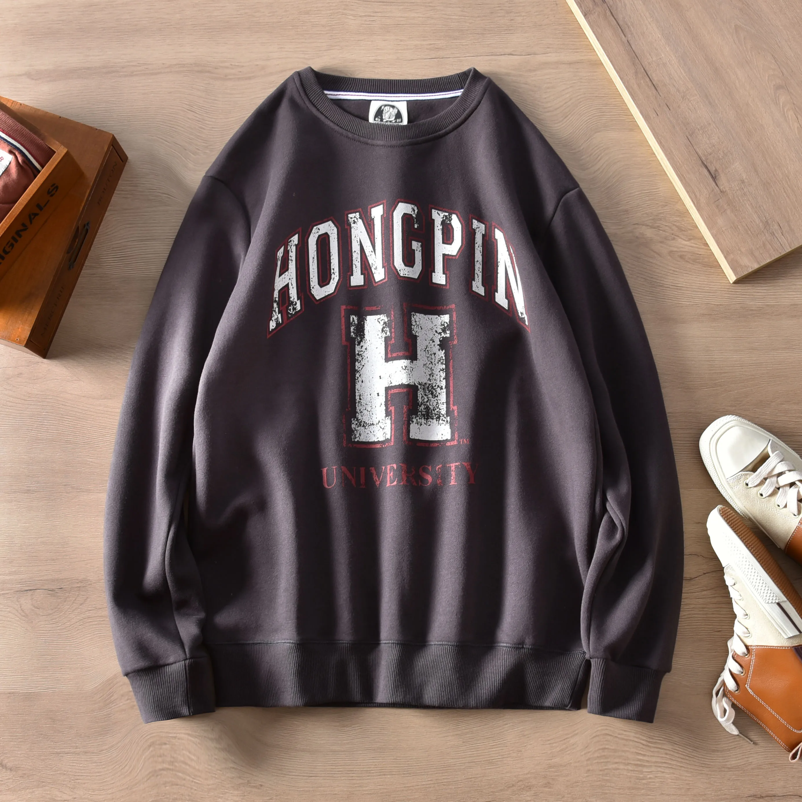 American Retro Hoodie Autumn Winter Men's Jacket Round Collar Pure Cotton Leisure Long Sleeves
American Retro Hoodie Autumn Winter Men's Jacket Round Collar Pure Cotton Leisure Long Sleeves