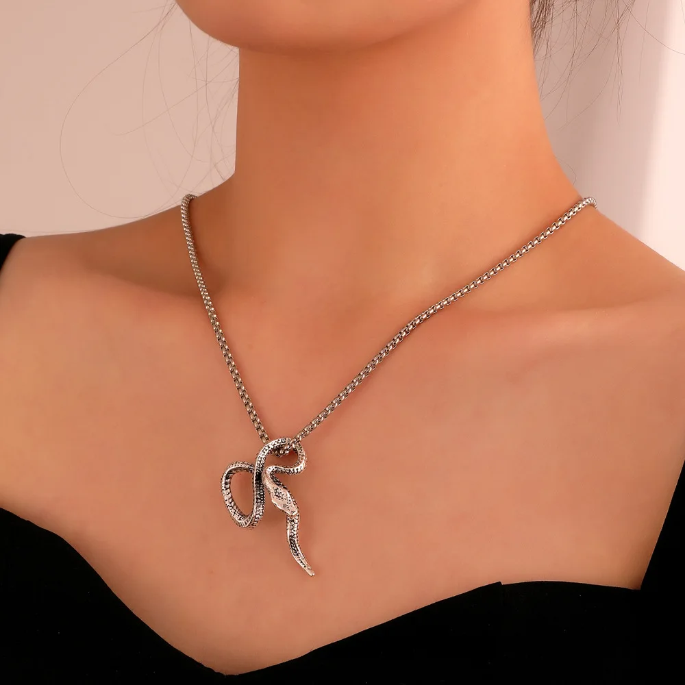 MODOMA 2023 New Fashion Punk Snake Shape Pendant Vintage Antique Silver Color Necklace For Women Aesthetic y2k Accessories
MODOMA 2023 New Fashion Punk Snake Shape Pendant Vintage Antique Silver Color Necklace For Women Aesthetic y2k Accessories