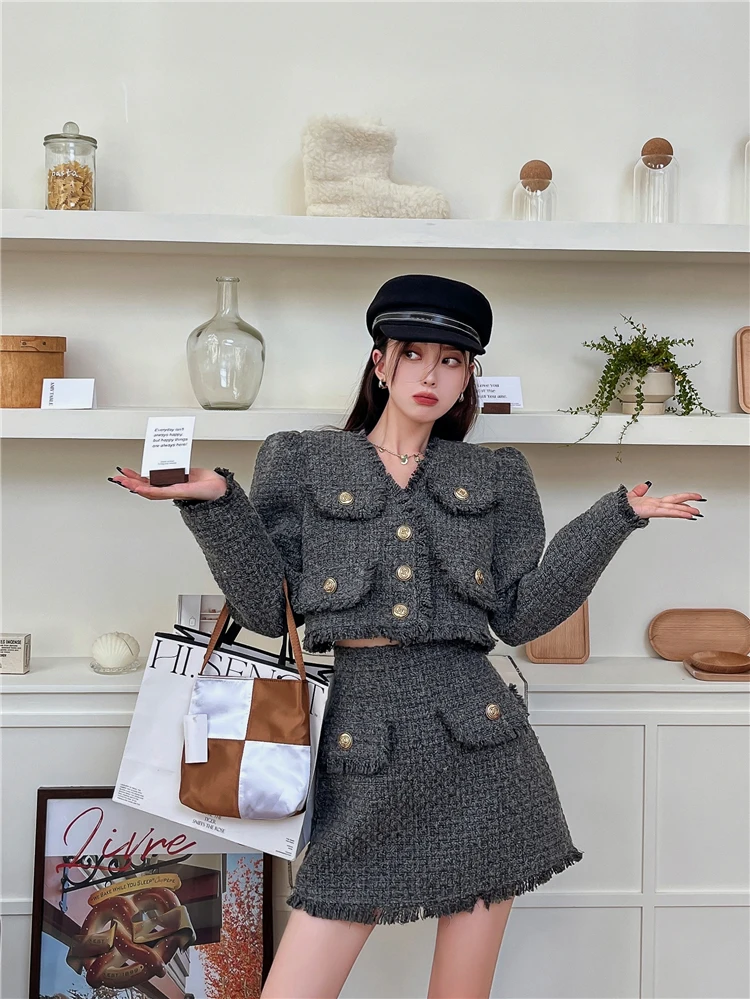 Women's Elegant Two Pieces Skirt Suits Spring Autumn High Street V Neck Long Sleeve Crop Jacket Top + Mini Skirt Lady Outfit
Women's Elegant Two Pieces Skirt Suits Spring Autumn High Street V Neck Long Sleeve Crop Jacket Top + Mini Skirt Lady Outfit