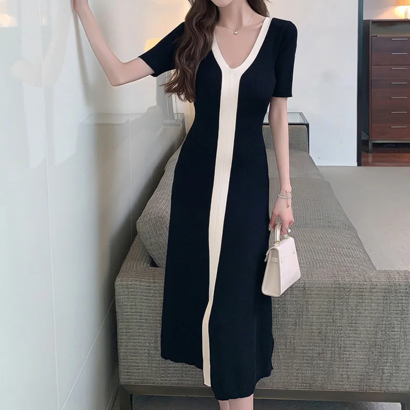 New Temperament Classic V-Neck Pullover Women'S Fashion Knitted Summer Solid Color Commuter Short-Sleeved Waist A-Line Skirt
New Temperament Classic V-Neck Pullover Women'S Fashion Knitted Summer Solid Color Commuter Short-Sleeved Waist A-Line Skirt