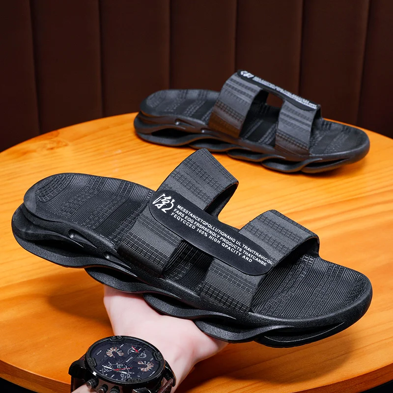 Men Comfortable Breathable Letters Print Twist Sole Slippers Man Non-slip Wear-resistant Flat Shoes Summer Outdoor Beach Shoes 
Men Comfortable Breathable Letters Print Twist Sole Slippers Man Non-slip Wear-resistant Flat Shoes Summer Outdoor Beach Shoes