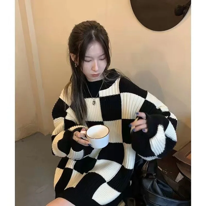 Autumn and Winter New Retro Japanese Round Neck Pullover Fashion Trend Casual All-match Solid Color Lazy Wind Knitted Sweater
Autumn and Winter New Retro Japanese Round Neck Pullover Fashion Trend Casual All-match Solid Color Lazy Wind Knitted Sweater